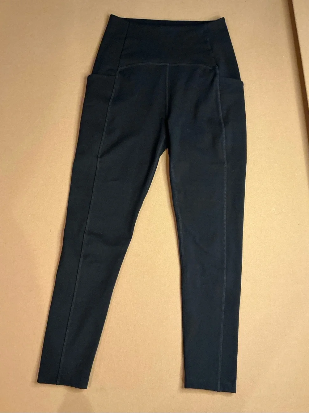 🖤 Beyond Yoga Powerbeyond Strive High Waist Pocket Midi Leggings 🖤 Medium - Picture 9 of 16